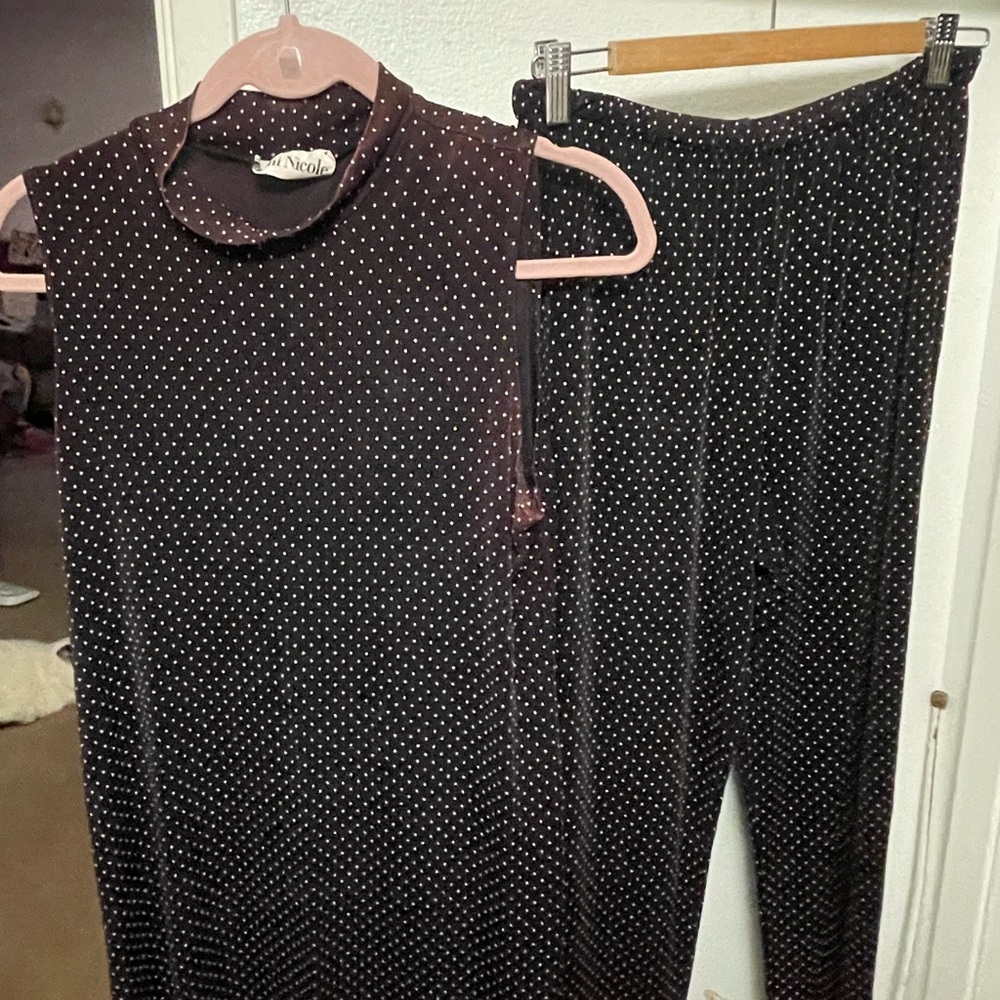 Ronni Nicole Vintage Top and pants set.